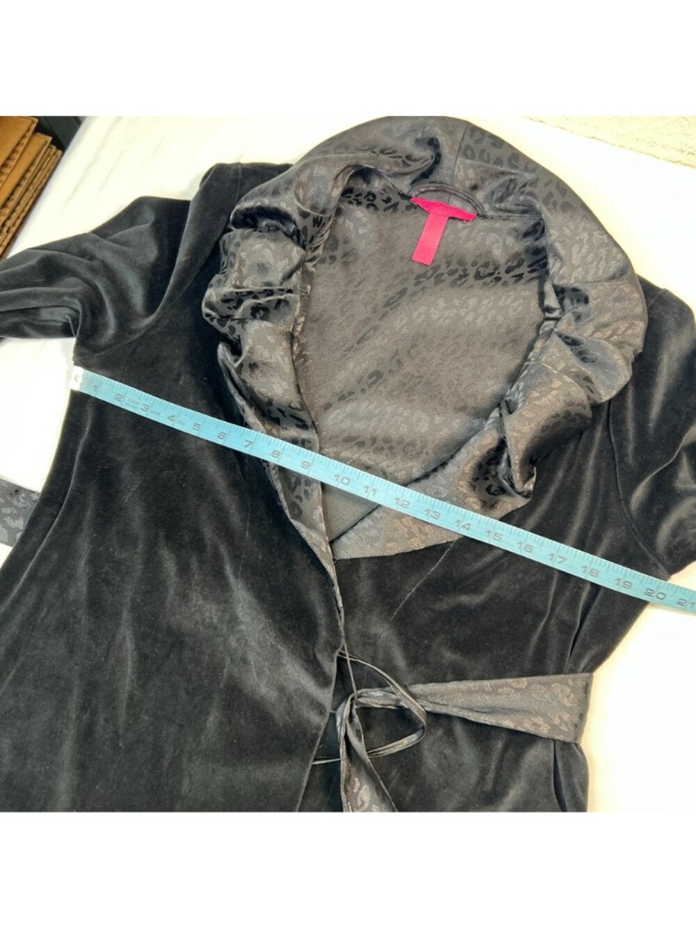 Betsey Johnson Intimates Velour Short Robe Leopard Satin Trim Black Medium - Picture 4 of 10